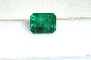 GIA CERTIFIED, Colombian, Muzo mined, faceted Emerald, vivid and lively green.