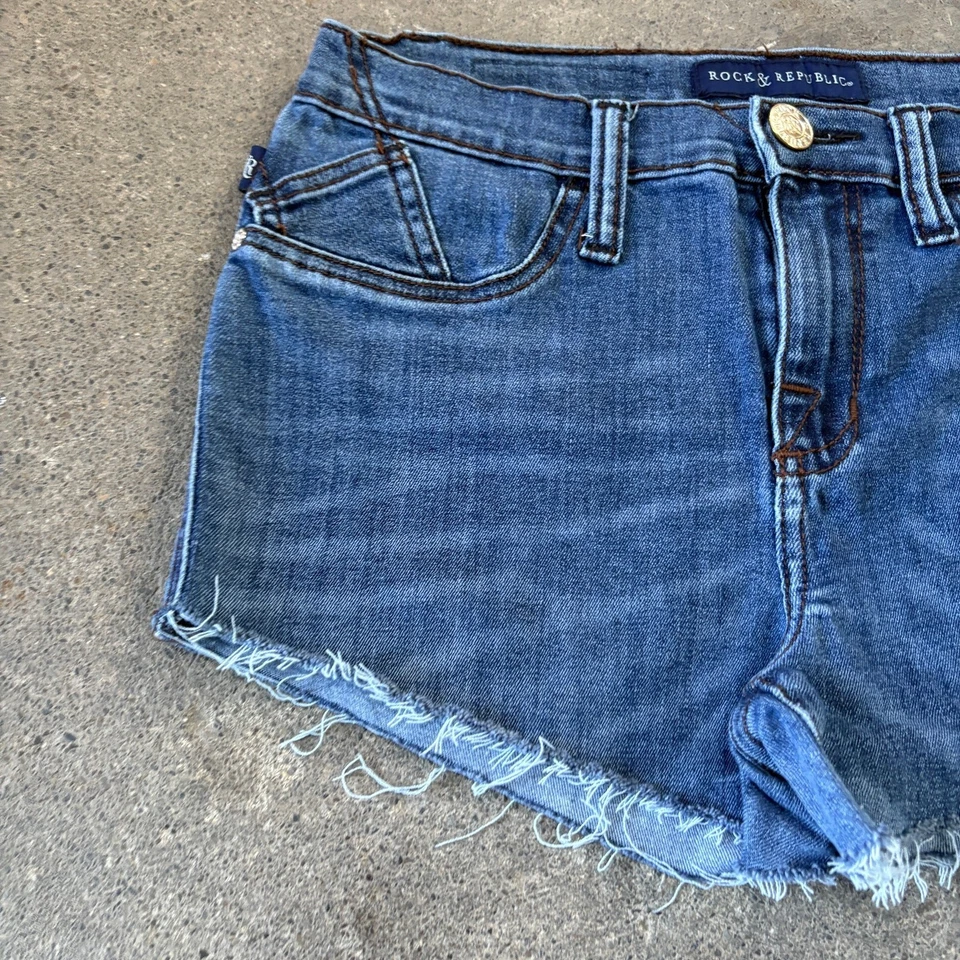 Pantalones Cortos de Jean Rock & Republic Corte Denim Talla 6 Azul Oscuro Desteñido 2" Cintura 27 Foto 2 de 4