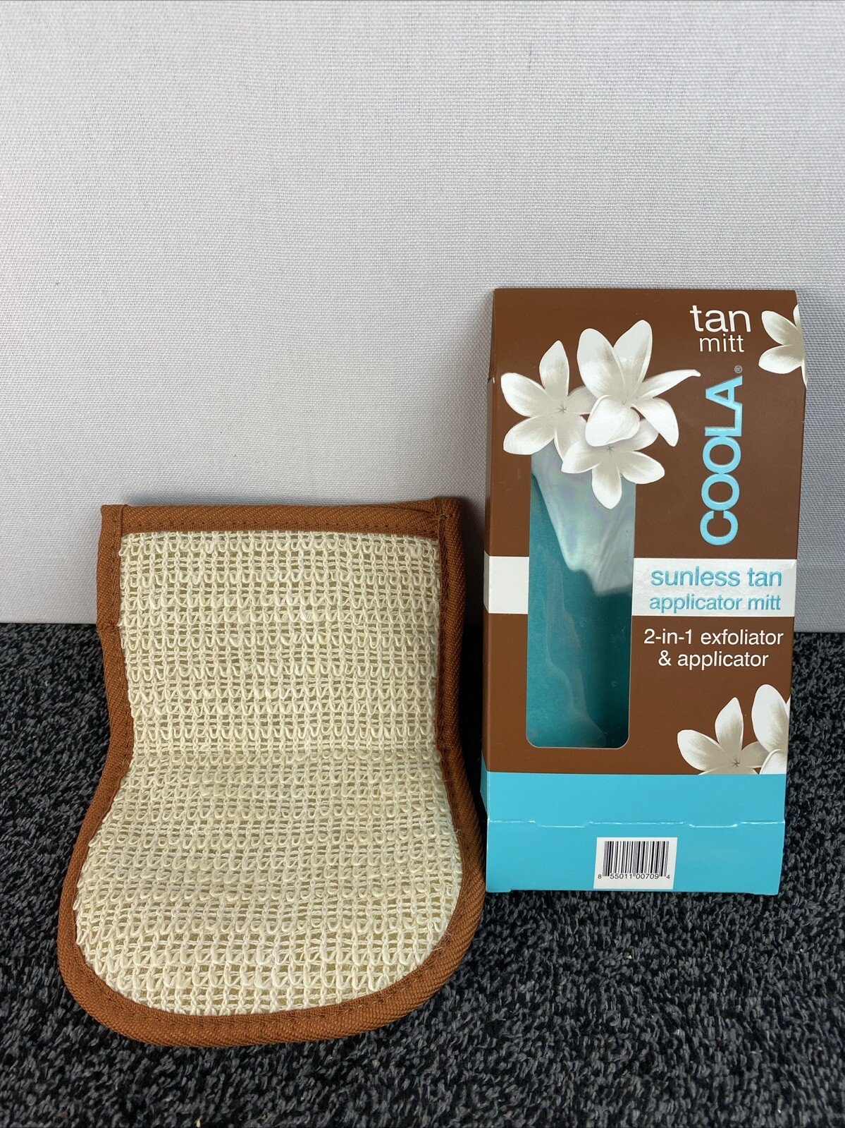 Coola Exfoliator Mitt for applying sunless tanning lotion 2-in-1-image