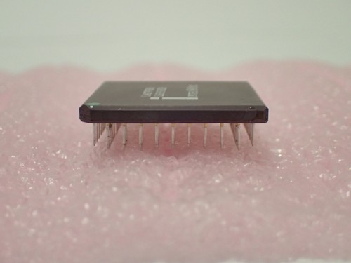 INTEL LA8797BH L6333362E MICROCONTROLLER 461006007F 68 PIN GOLD - Picture 8 of 8