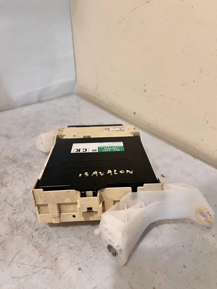 2013 TOYOTA AVALON OEM MULTIPLEX NETWORK CONTROL MODULE OEM 8922107050 - Image 4 of 4