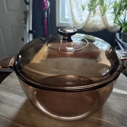 Vintage Vision Corning Ware Pyrex Amber  5L Dutch Oven Stock Pot with Lid  USA