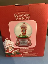 Strawberry Shortcake Mini Doll Mini Snow Globe