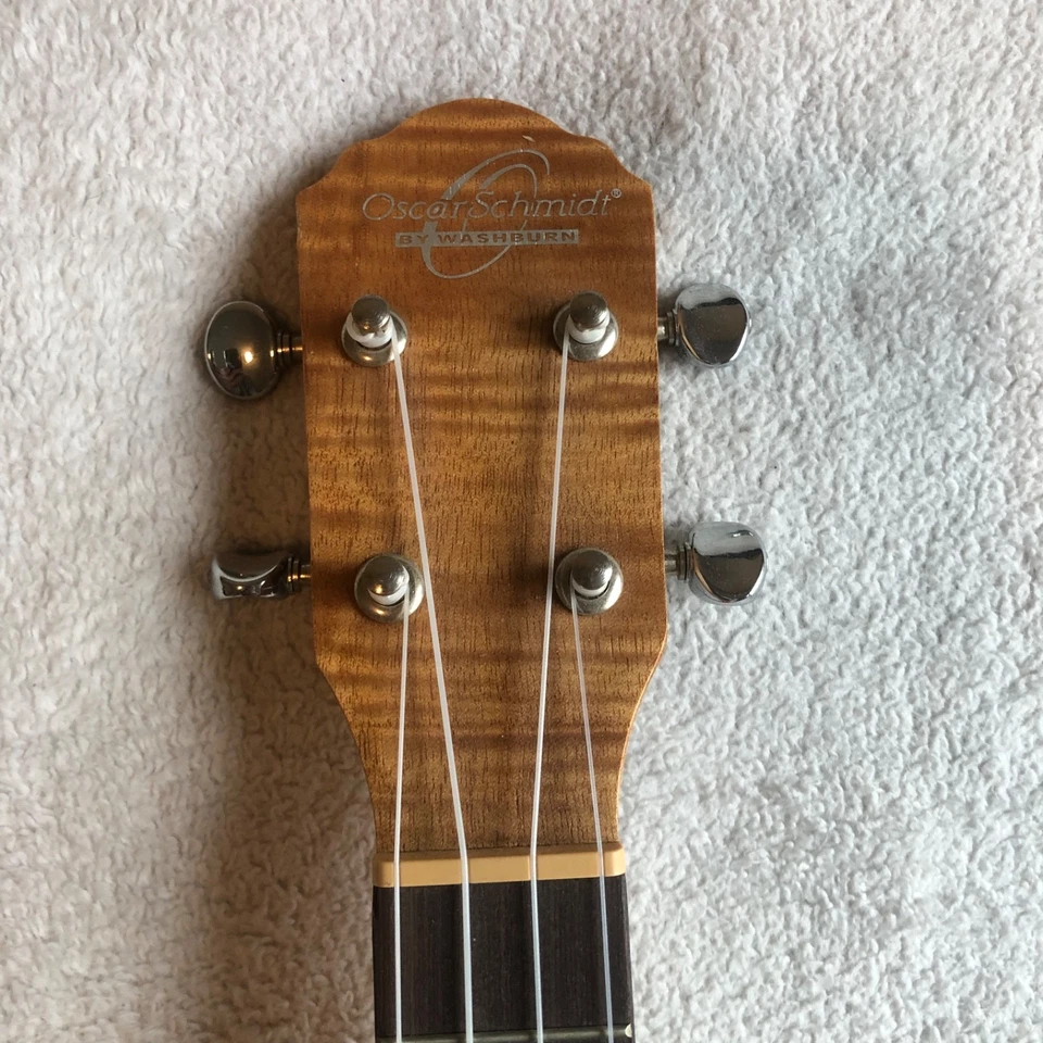 Ukelele Oscar Schmidt por Washburn Modelo OU2F-A Foto 3 de 4