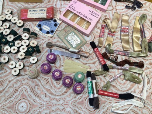 Buttoneer Kit Vintage RONCO Crafting & Sewing Supplies - Picture 6 of 8