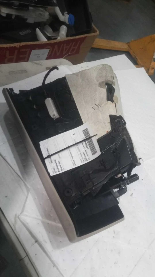 328I      2013 Glove Box 569028 - Image 2 of 4