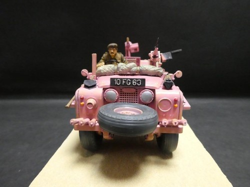 Montado Tamiya 1/35 Ejército Británico S.A.S. Land Rover Pink Panther - Imagen 7 de 20