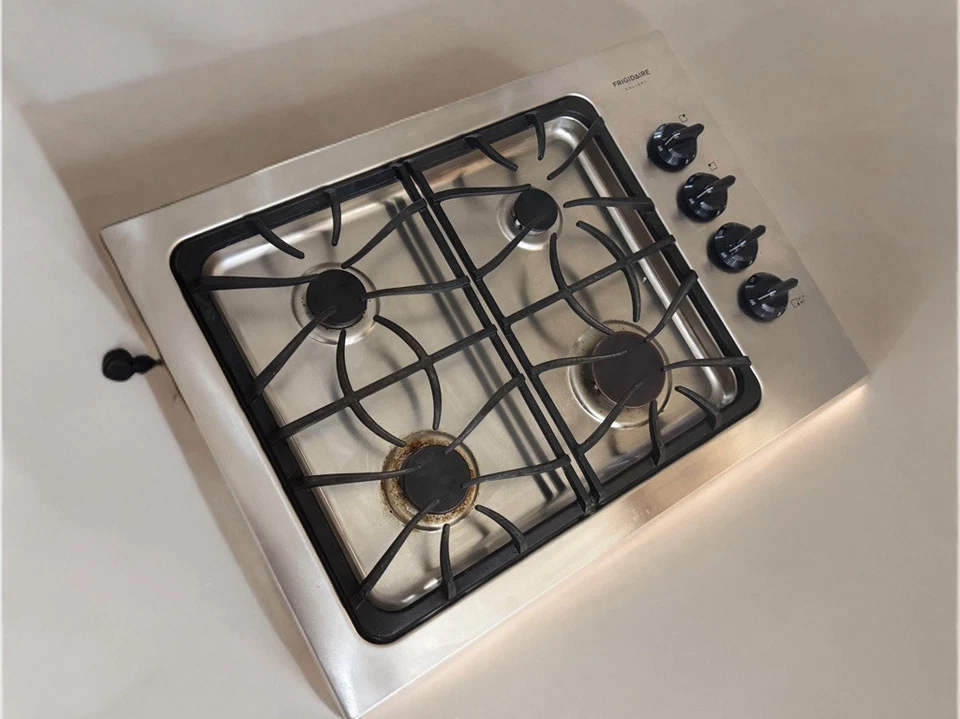 Frigidaire 30 pulgadas gas acero inoxidable estufa, 4 quemadores, hierro fundido FGGC3045KS Foto 2 de 4