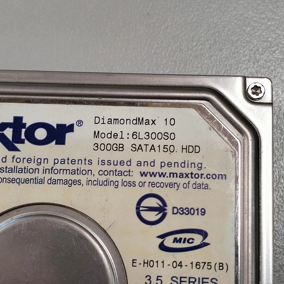 Maxtor DiamondMax 10 300GB 3.5" HDD SATA 1.5Gbps 16MB 7200 RPM 6L300S0 - Image 2 of 4