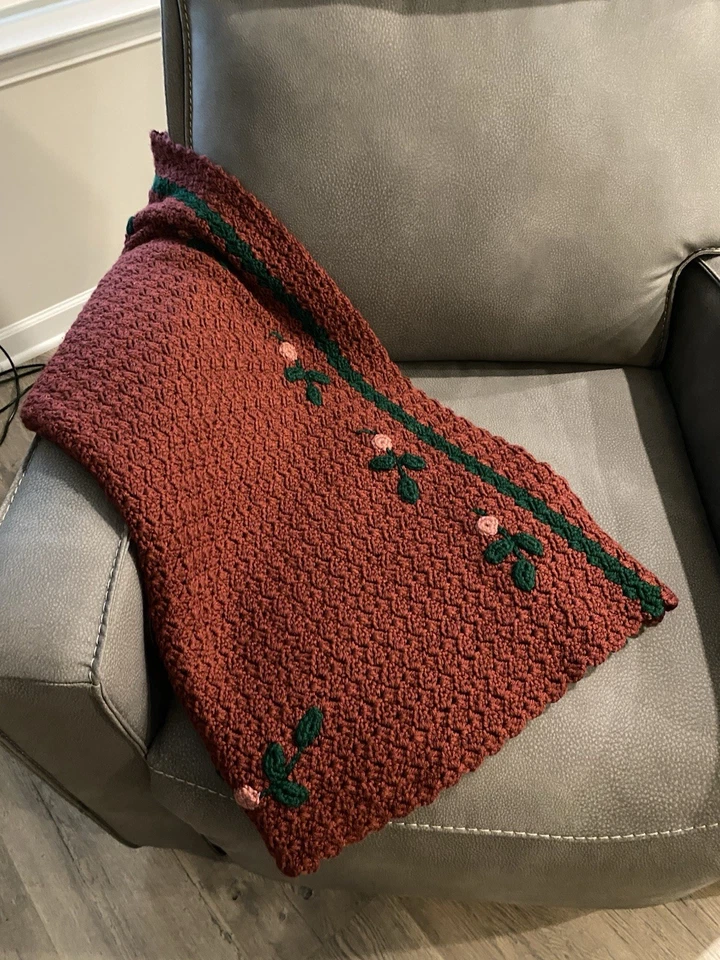 Vintage Afghan Sofa Blanket Handmade Traditional floral border Granny Core NOS - Image 3 of 4