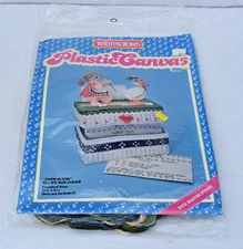 Distlefink Designs - Plastic Canvas - FARM SCENE Recipe Box Cover - 75515