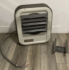 QMARK  electric wall/ceiling air heater unit 480 volts w/ bracket & power cord