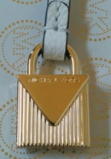 MICHAEL KORS GOLD LOGO LOCK STYLE CHARM / OPTIC WHITE LEATHER STRAP HANDBAG FOB