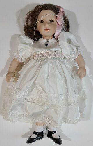 Pauline’s Limited Edition Dolls LITTLE TRUDY 18” porcellana/panno LE 3087/14500 - Foto 4 di 12