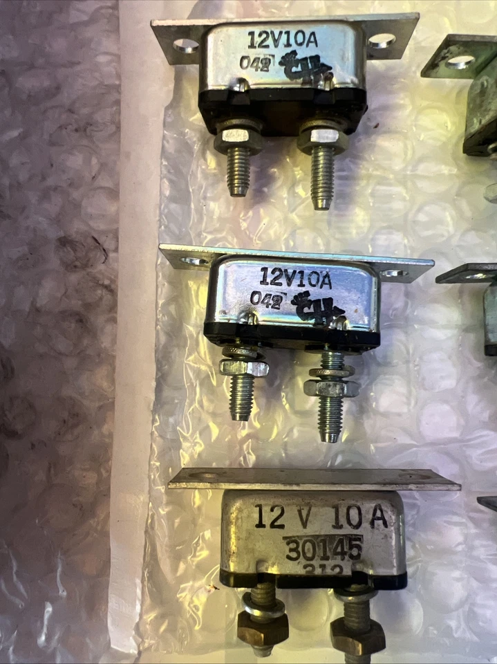 Lote de mezcla de disyuntores Cole-Hersee. 11 - Foto 2 de 4