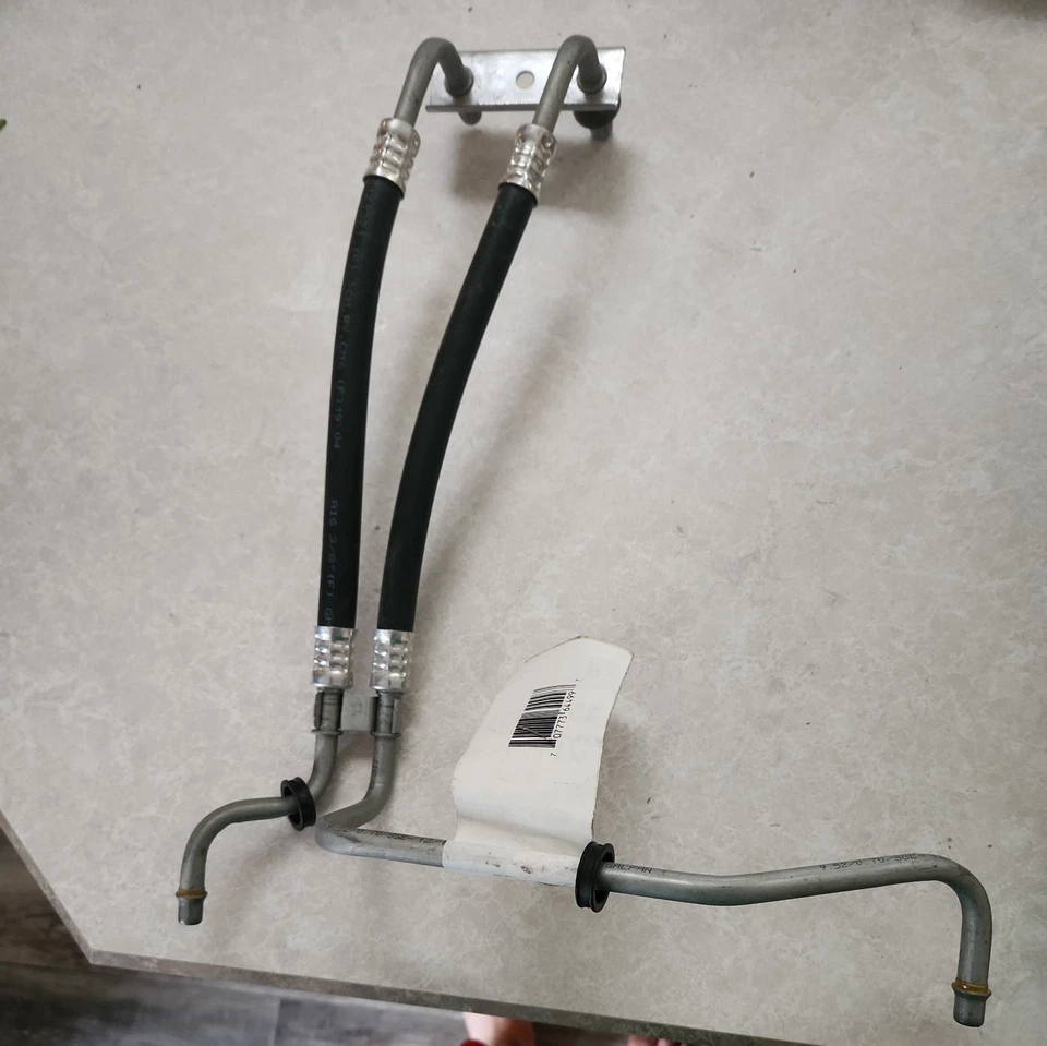 Línea de enfriador de aceite de transmisión GM 15212981 piezas originales para 04-10 Aura G6 Malibu Foto 3 de 3