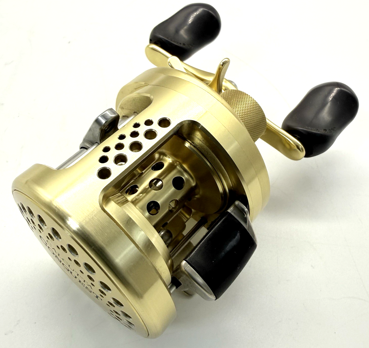 Shimano CALCUTTA CONQUEST 100 Right Handed Baitcasting Reel with