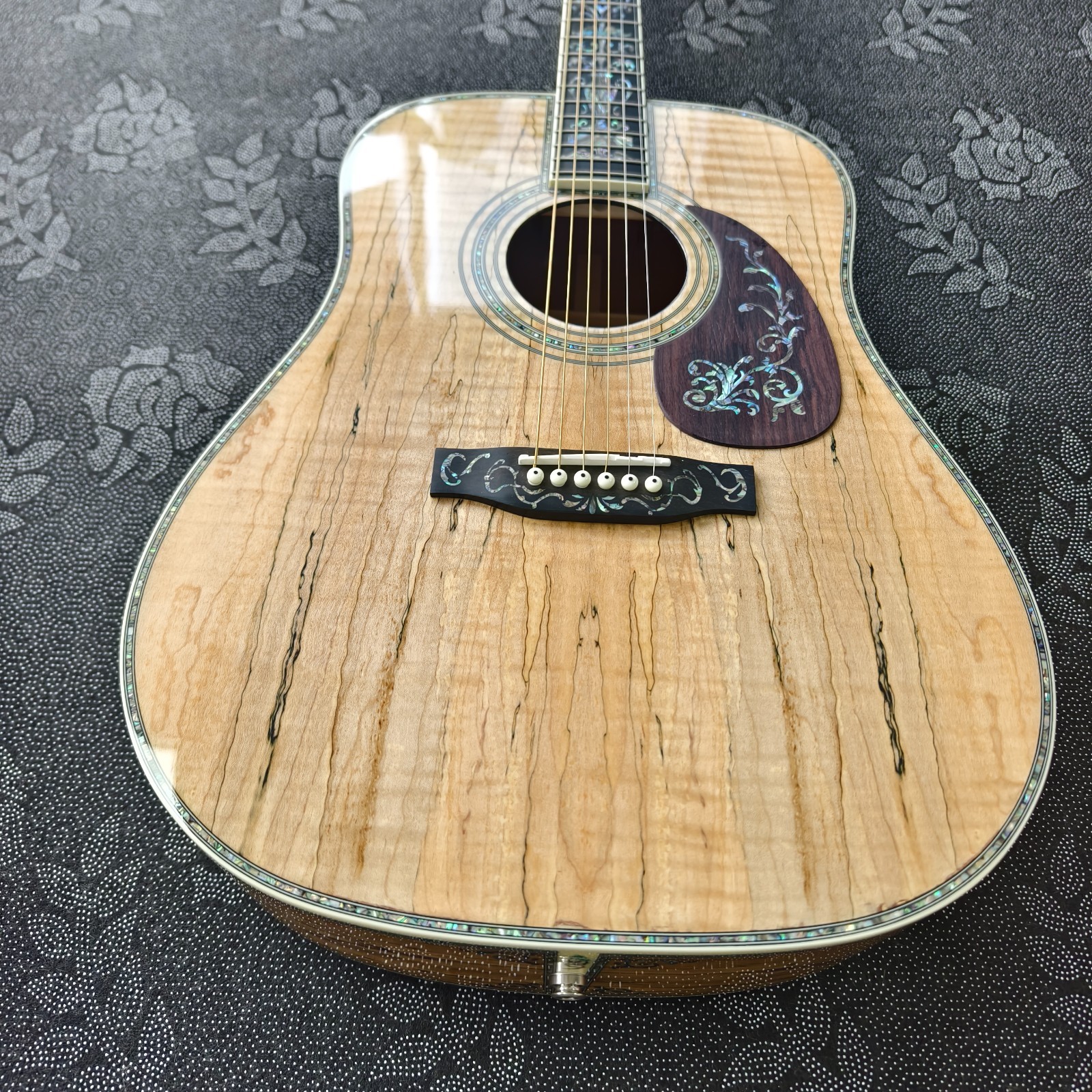 Chitarra acustica-elettrica Mt Deluxe D45 vintage naturale acero spaccato superiore e posteriore