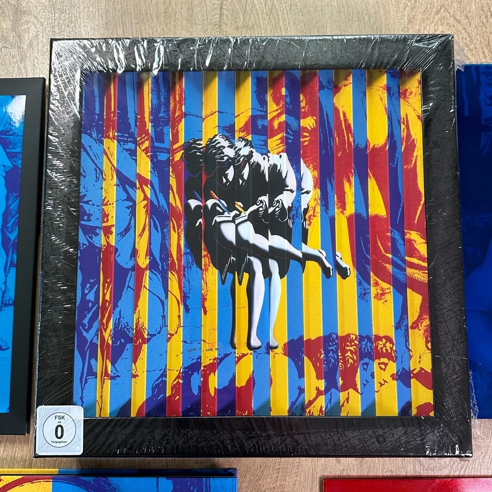 Guns N' Roses Use Your Illusion Super Deluxe 8 Disc CD Blu Ray Box Set Book Art - Bild 2 von 4