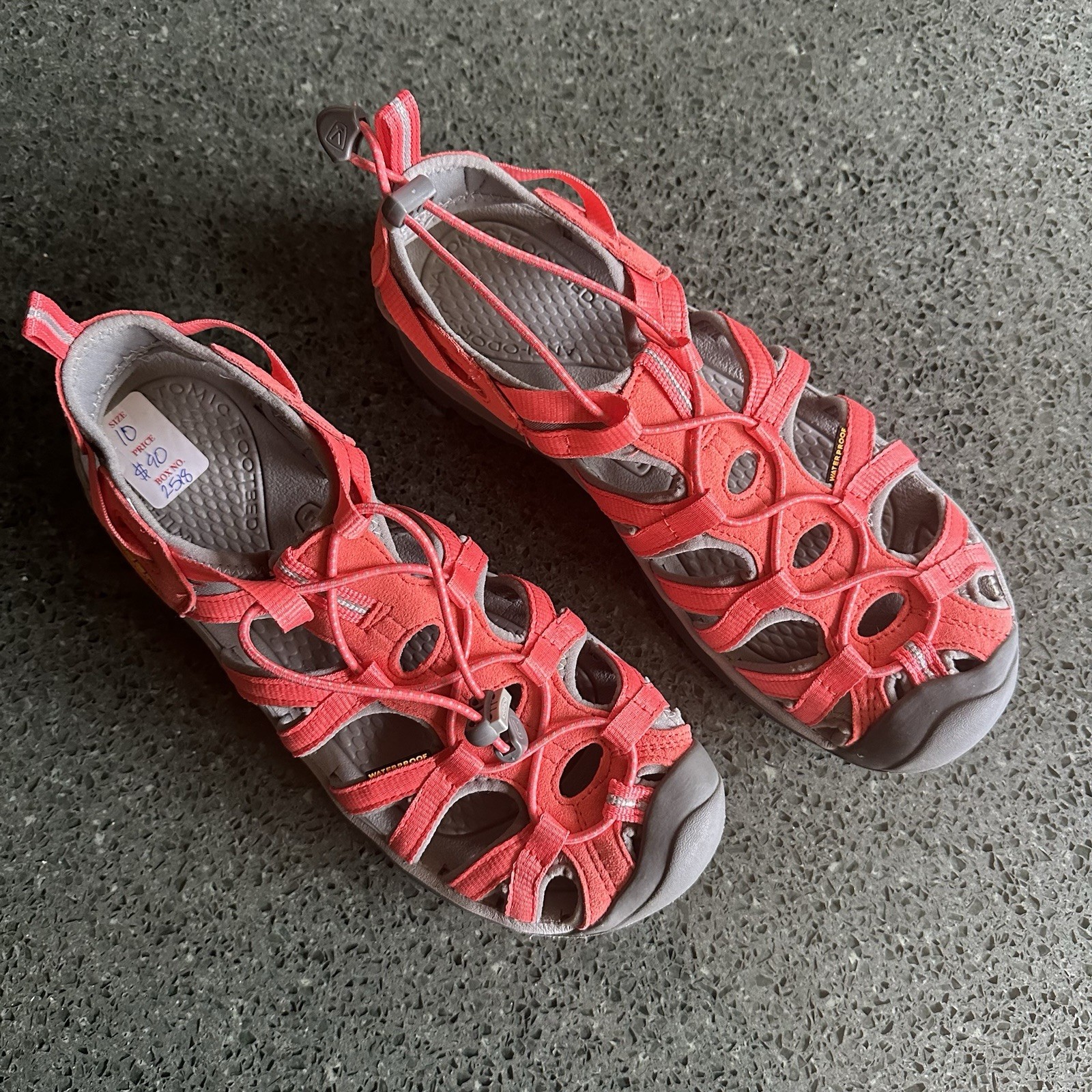 Sandali Keen donna Whisper escursionismo acqua corallo brillante pesca taglia 10 nuovi senza scatola