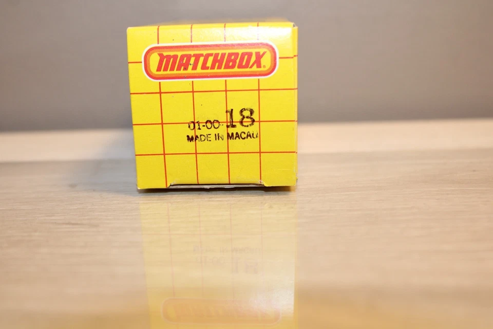 MATCHBOX MB18 LADDER FIRE ENGINE FIRE NO TEMPA NOS VINTAGE 1982 - Image 2 of 4