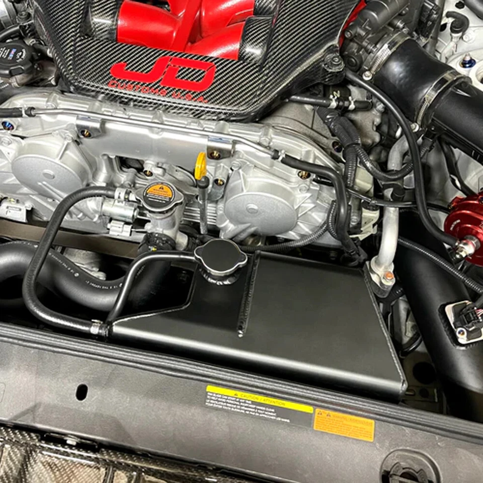 Depósito de desbordamiento de refrigerante de aluminio para Nissan R35 GTR R35 GT-R 2009-2021 Foto 3 de 4