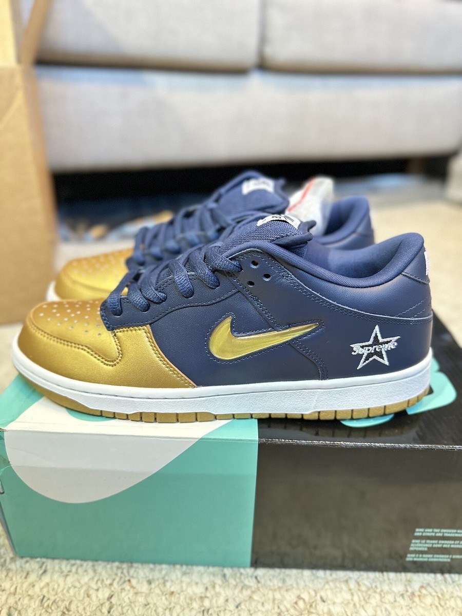 Size 9.5 - Nike SB Dunk Low QS x Supreme Metallic Gold 2019 Size 9.5 - Nike SB Dunk Low QS x Supreme Metallic Gold 2019