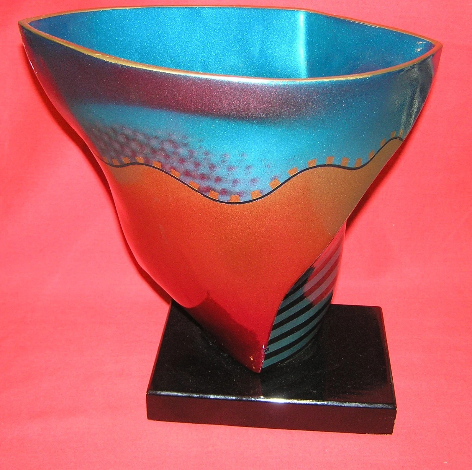 UNIQUE DESIGNER VASE ON BLACK BASE 10" X 10 1/2" RUST TURQUOISE BLACK