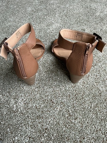 Call It Spring Ankle Strap Faux Snake Wedge Sandals Size 9 Tan/Brown - Picture 6 of 8