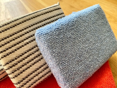 8 PIECE CAR VALETING KIT 1X PLUSH MICROFIBRE 5X APPLICATOR PADS 2X TYRE SPONGES - Picture 6 of 7