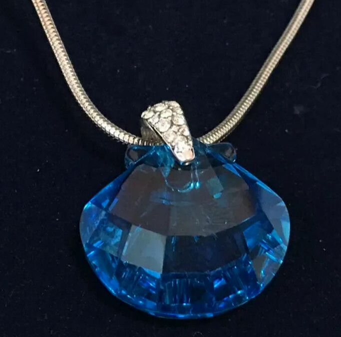 SWAROVSKI BLUE CRYSTAL SEA SHELL SCALLOP NECKLACE PENDANT CHAIN