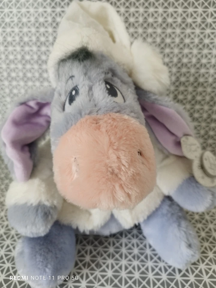 Peluche Bourriquet manteau blanc hotte avec Porcinet Disneyland  éd. limitée - Photo 2/4