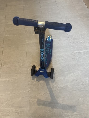 Micro Maxi blue Scooter Light Up Front Wheels