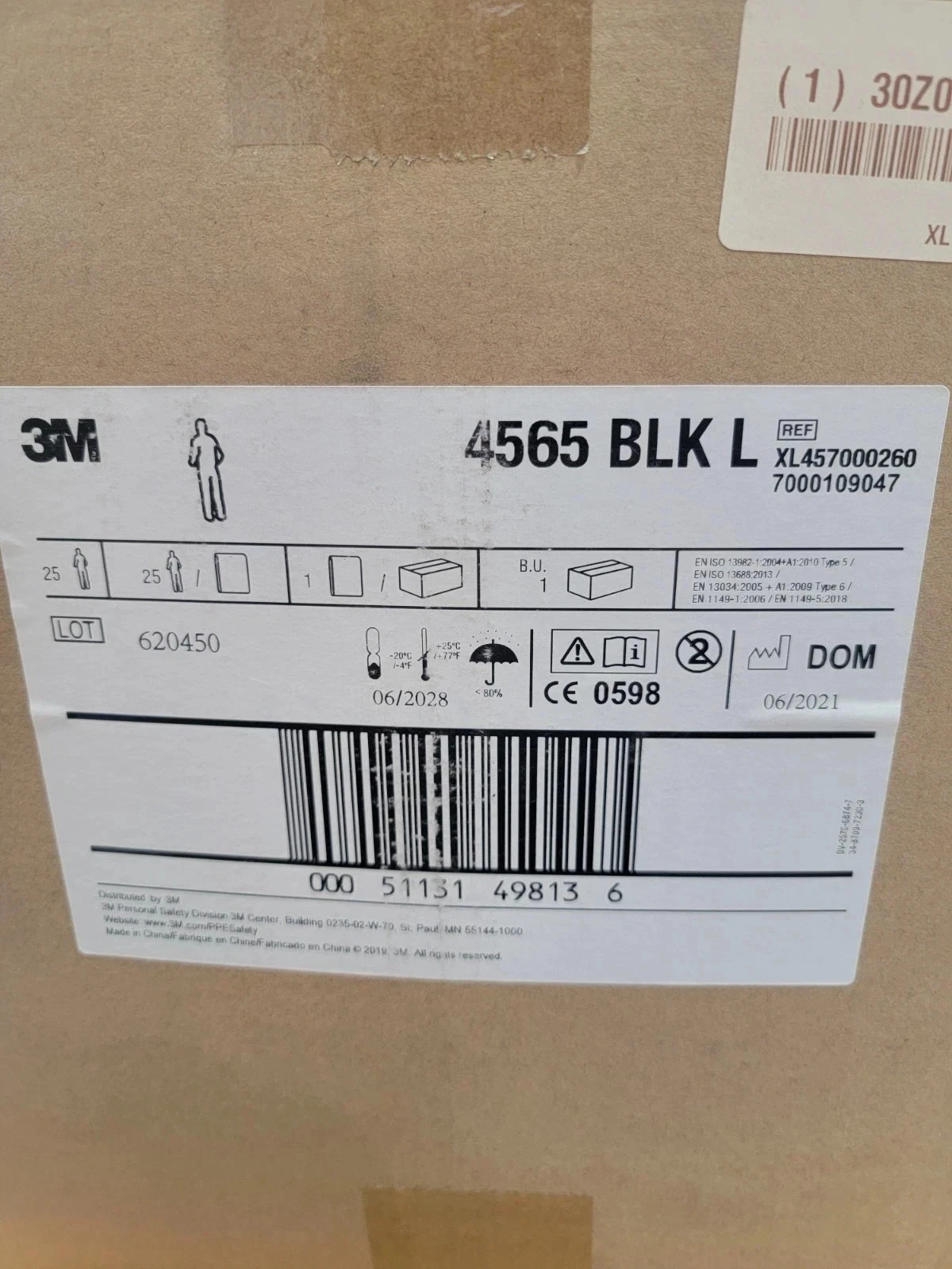 3M 4565-BLK Large Hooded Disposable Protective Coverall White/Red - product detail image 2