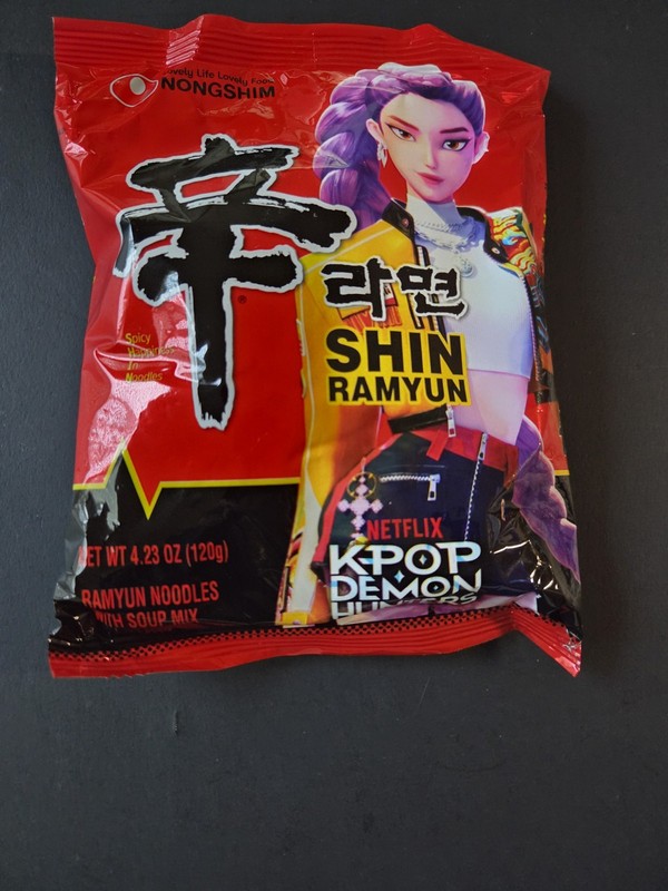 SHIN ramyun k-pop demon hunters RAMYUN NOODLES WITH SOUP MIX. 4.32 OZ