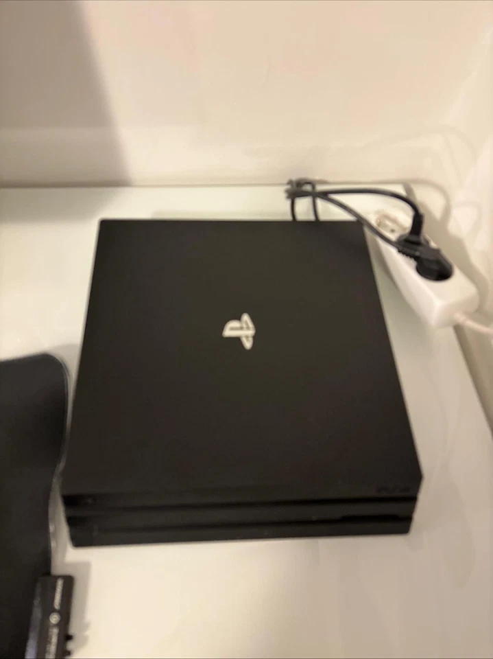 Sony PlayStation 4 Pro · 7TB, Foto 1 von 5