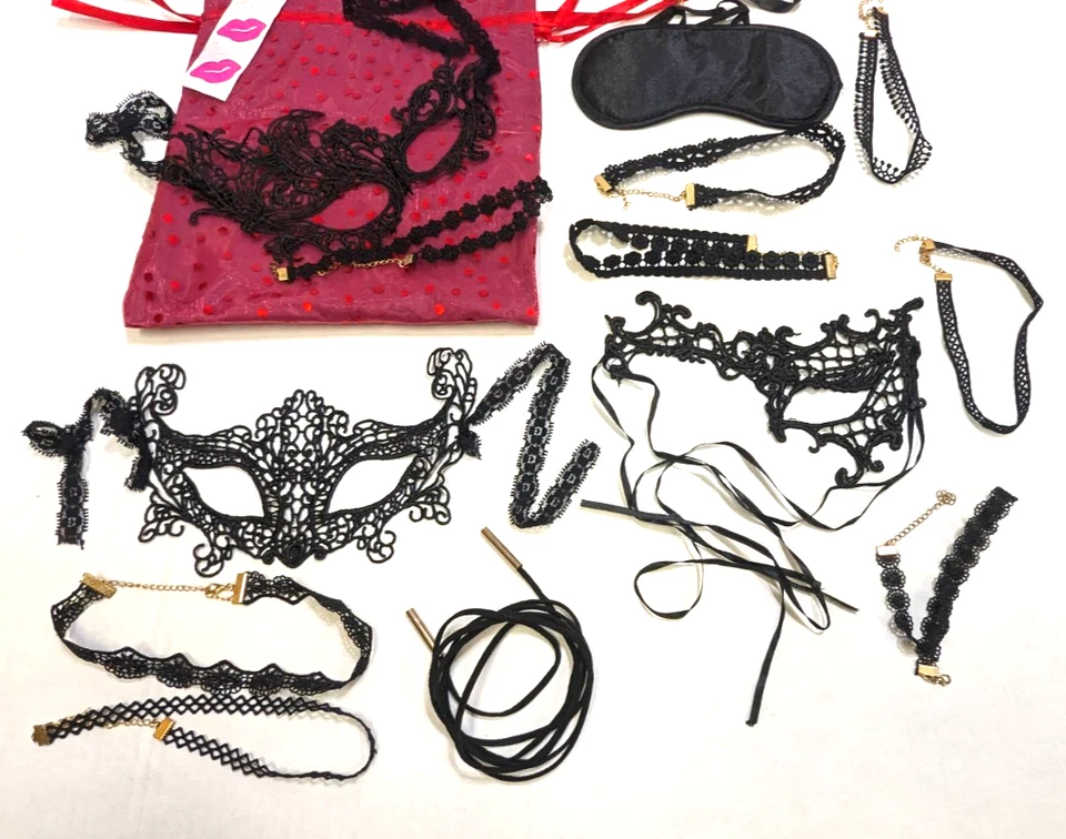 Lote Sexy Máscara de Encaje Negro Cosplay, Collares Chocker, Cubierta para Ojos y Bolsa de Almacenamiento Roja Foto 3 de 3