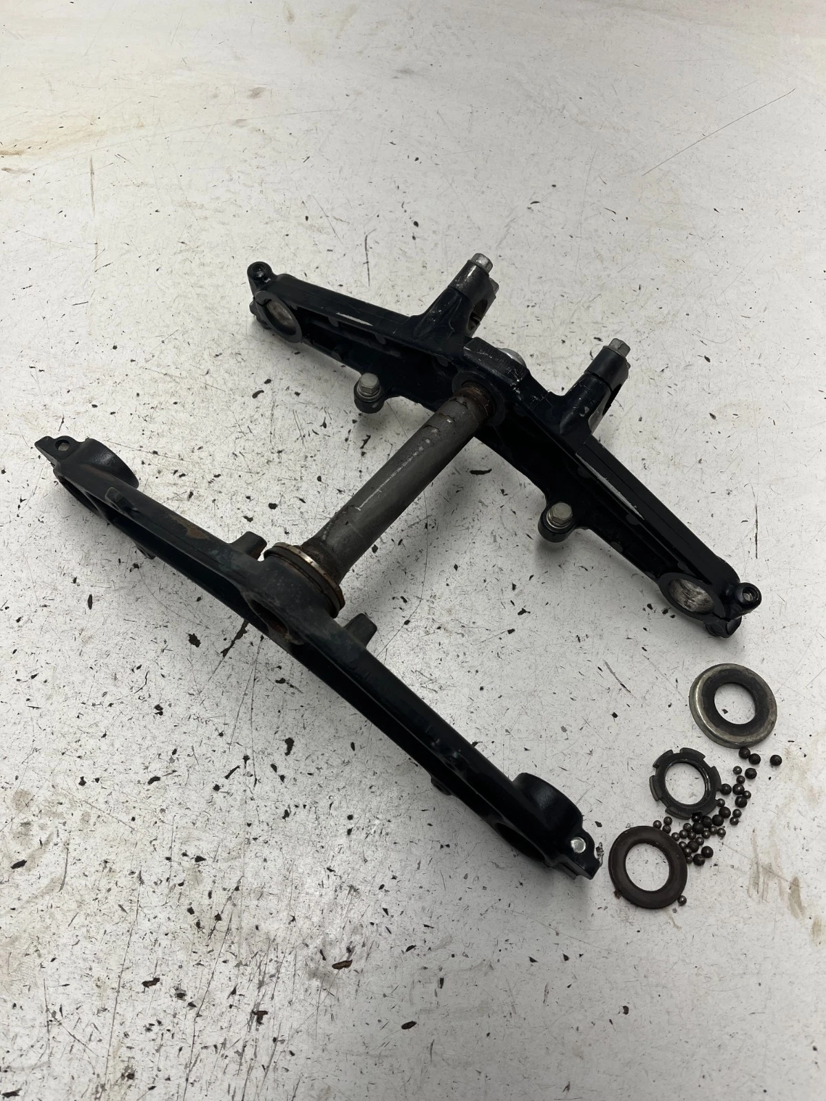 83 1983 Yamaha Tri Moto 225 Dx YTM225DX OEM Triple Clamp Tree Upper Lower Clamps