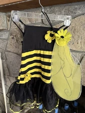Girls Bee Costume. Size 4-6 Comes with Dress and Wings Bumble Bee