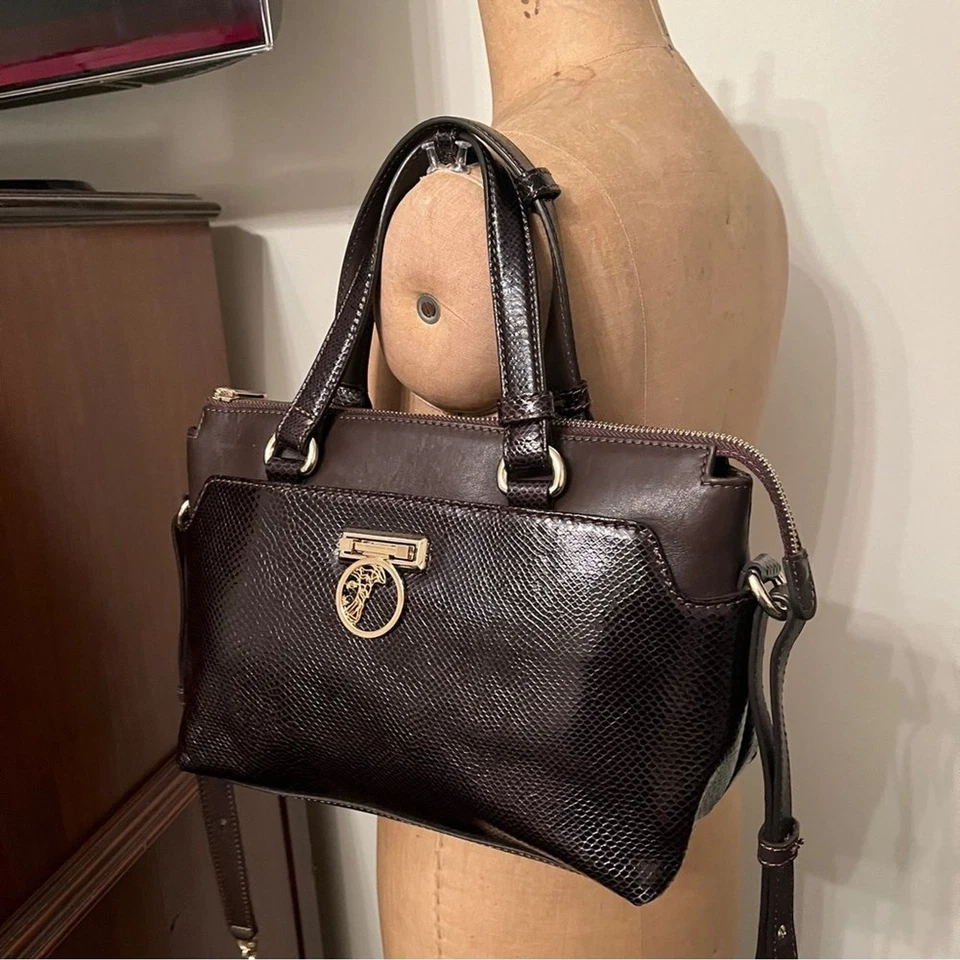 Bolso Bandolera VERSACE Colección Cuero Marrón Repujado Dos Asas Foto 4 de 4