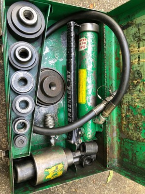 Greenlee 7308 hydraulic knockout punch and die set 1/2 to 3