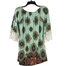 Win Win Womens SZ S-M Half Sleeve Lace Trim Tunic Green Print Elastic Neckline
