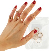 Ein Satz Goldener Ringe Mit SorgfäLtiger Verarbeitung Und Zeitlosem Design