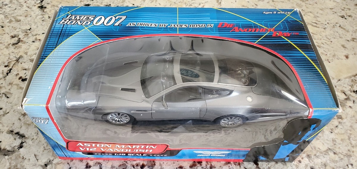 1/18 アストンマーティン V12 Vanquish 007 Amazon.com: Round 2 James Bond - Die Another Day - 2002