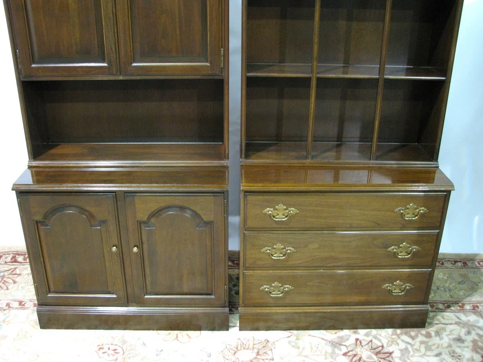 Par de unidades de pared superior capó de dos piezas Ethan Allen cerezo macizo vintage Foto 4 de 4