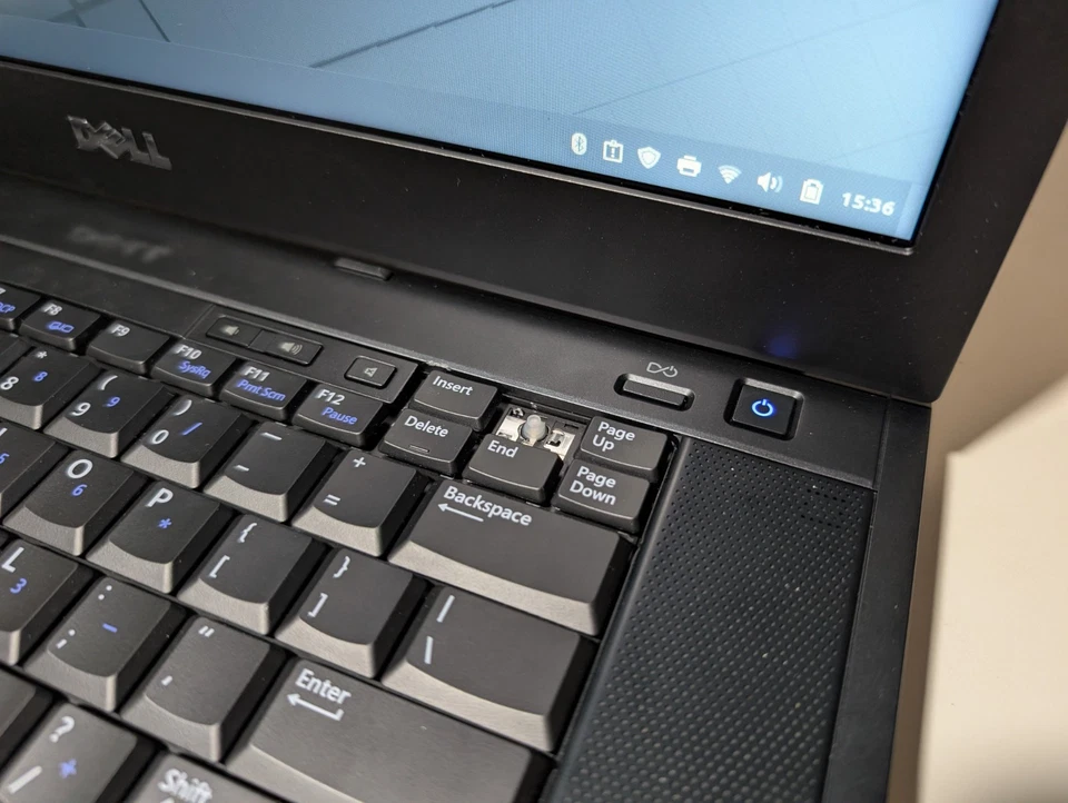 15" Dell Latitude E6510 — i7-720QM • 8GB RAM • 256GB SSD • NVIDIA • Linux • DVD - Image 4 of 4