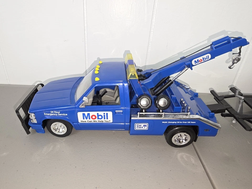 Coche de carreras fundido a presión escala 1/24 hecho por campeones de carreras más remolques móviles para camiones Foto 3 de 4