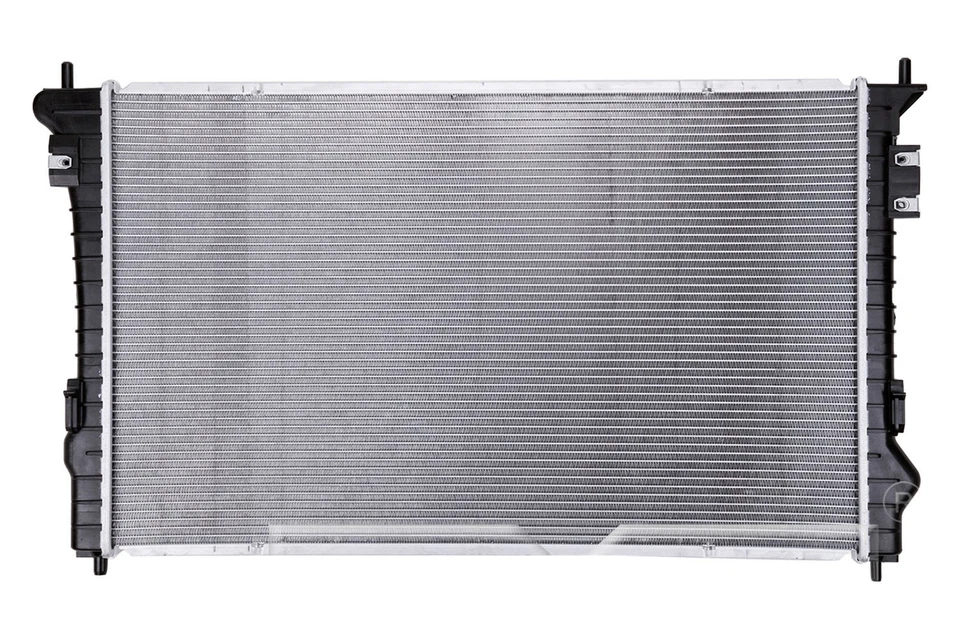 For Lincoln MKS 2013-2016 TYC 13308 Engine Coolant Radiator — 第 2/4 张图片