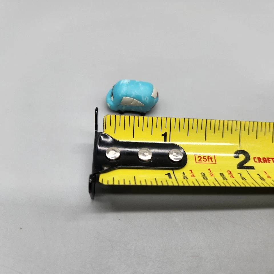 Disney Tsum Tsum SALLY CARS Coche Azul Mini Figura Vinilo Juguete .75" *LEER Desgaste RARO Foto 4 de 4