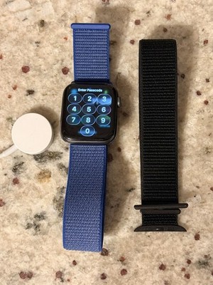 Apple Watch Series 6 44mm + 2 NIKE bands